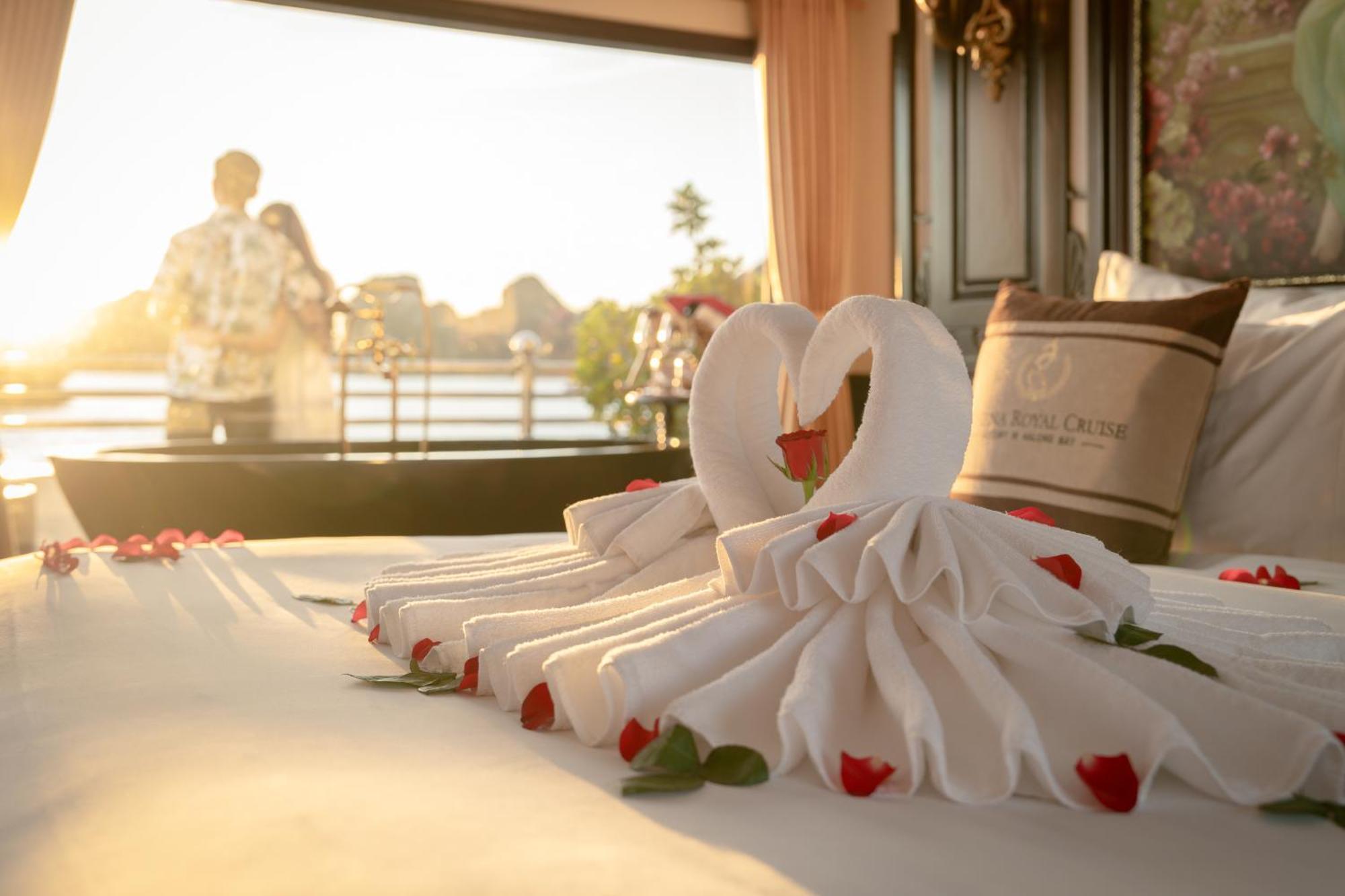  Athena Royal Cruise - Luxury In Halong Bay 5*