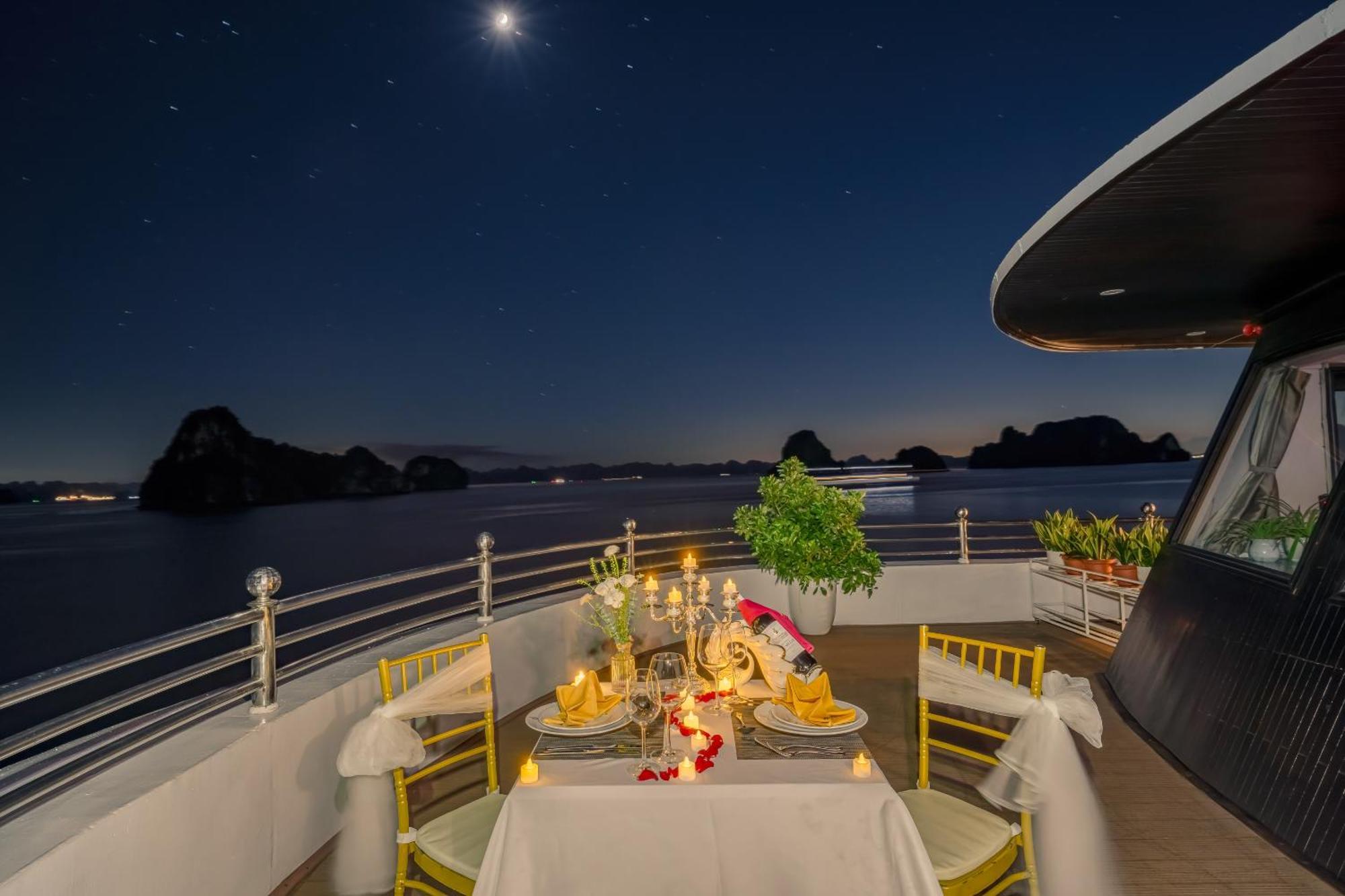 Athena Royal Cruise - Luxury In Halong Bay 5* Hạ Long