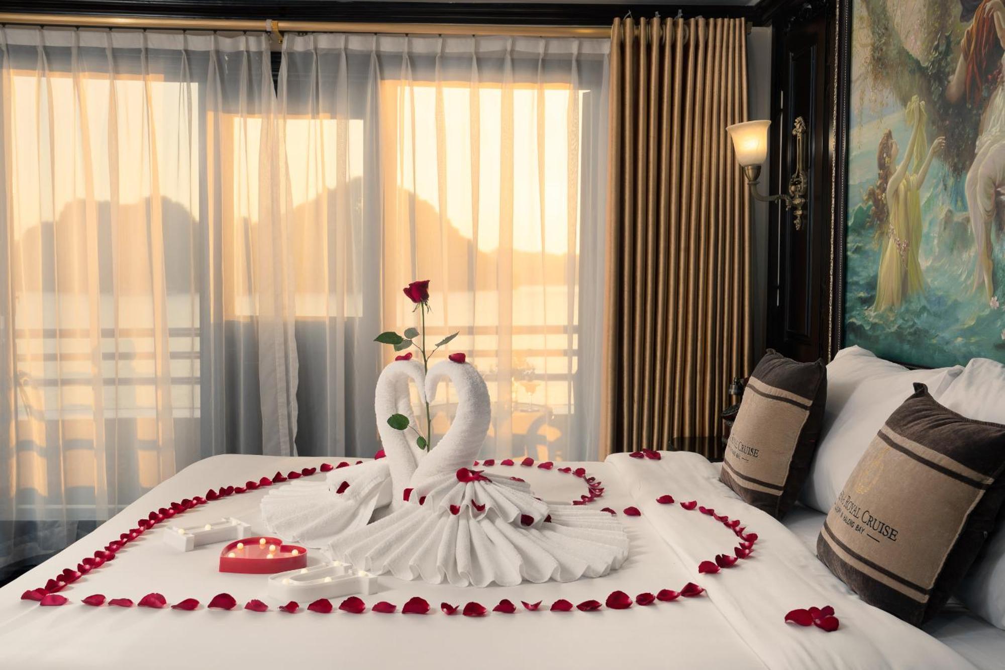 Athena Royal Cruise - Luxury In Halong Bay Hạ Long